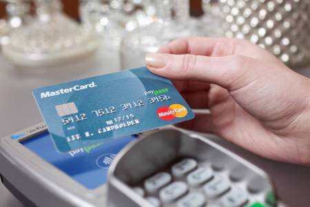 MasterCard PayPass Card tapping on card terminal in retail environment